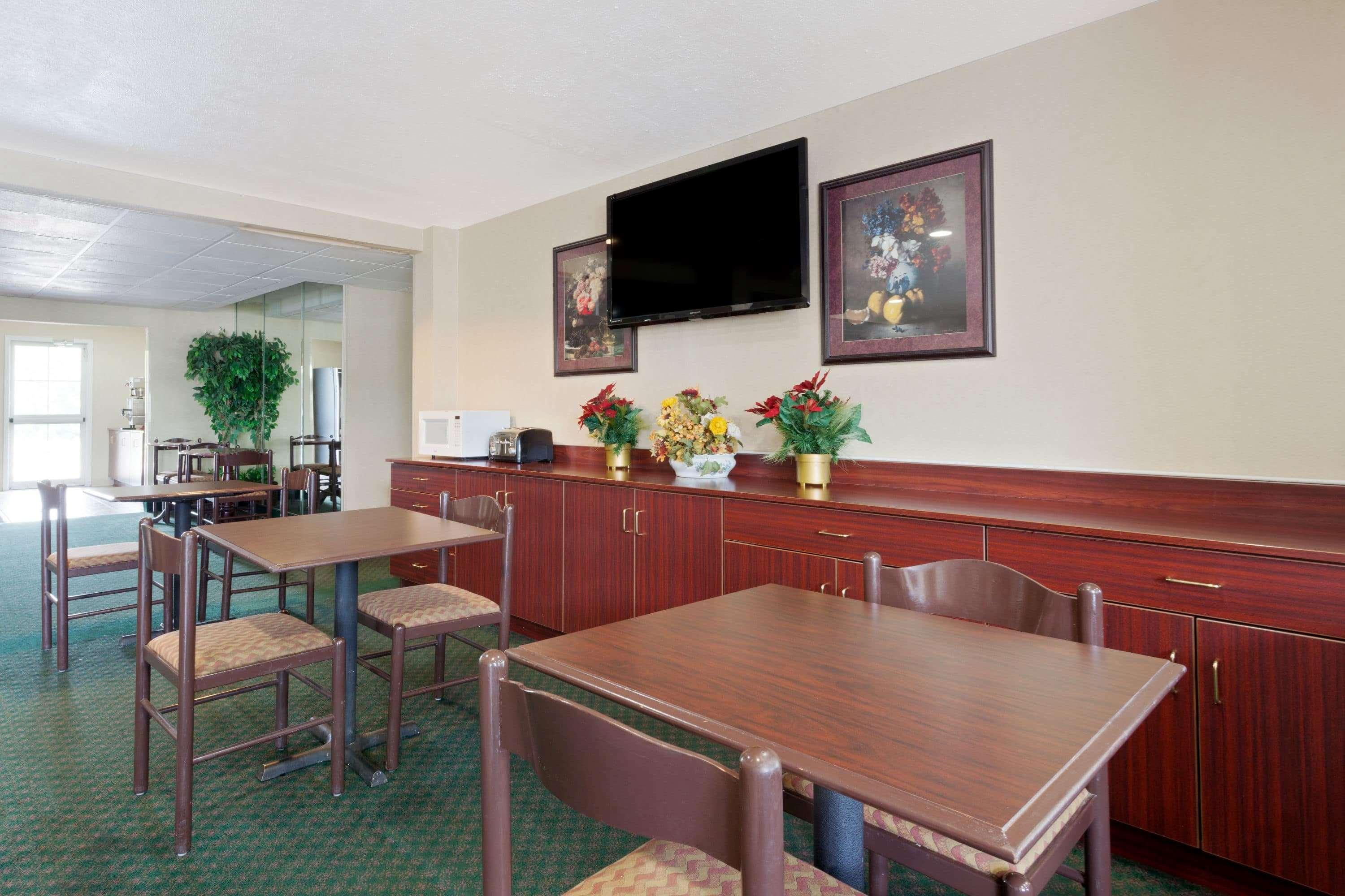 Microtel Inn & Suites By Wyndham Brandon Exterior foto