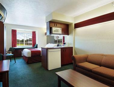 Microtel Inn & Suites By Wyndham Brandon Habitación foto
