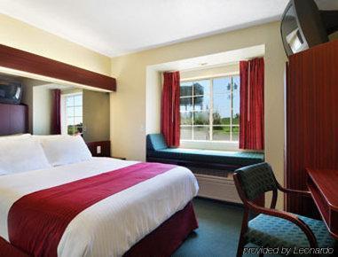 Microtel Inn & Suites By Wyndham Brandon Habitación foto